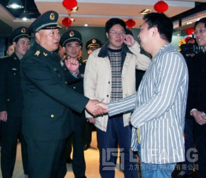 成都警备区司令员蒋黔智莅临和记官网参观